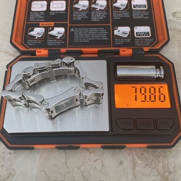 Gucci 2305L Chunky Modernist Stainless Steel Link Water Resistant Wristwatch - Picture 12 of 13